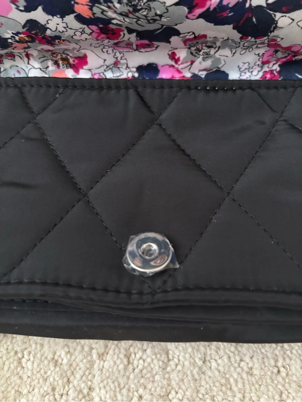 Vera Bradley Ultralight RFID 3-in-1 Black Quilted Convertible Wristlet Crossbody - Picture 4 of 10